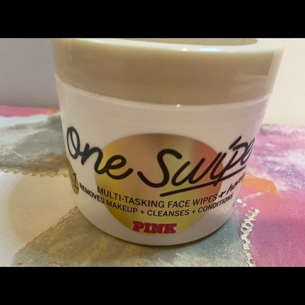 🛍Victoria’s Secret Pink one Swipe 3-in 1 face wipes,pre soaked wipes - Picture 9 of 10